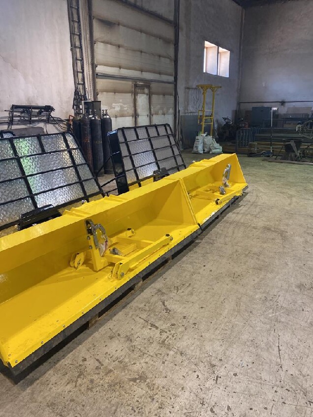 Чистим снег с новым ковшом для Сокол