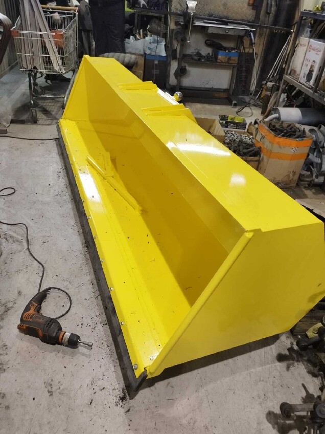 Чистим снег с новым ковшом для Сокол