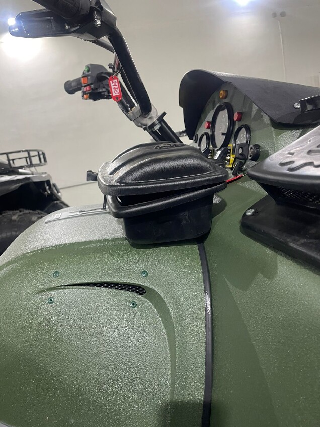 Добавили бардачок